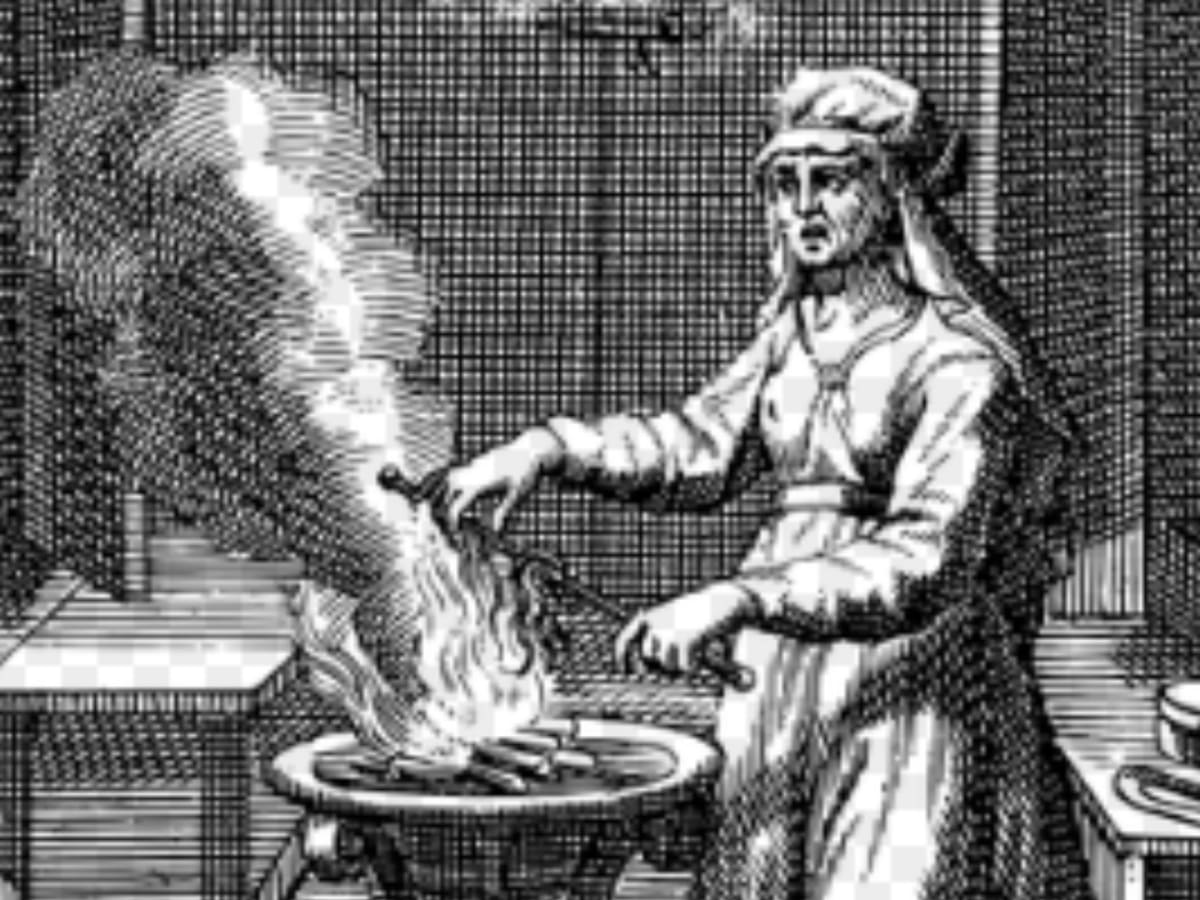 Gravure ancienne en noir et blanc montrant une personne debout devant un foyer, manipulant un feu à l’intérieur d’une pièce aux allures médiévales. L’image évoque les croyances, les pratiques et l’histoire de la sorcellerie à travers les siècles.