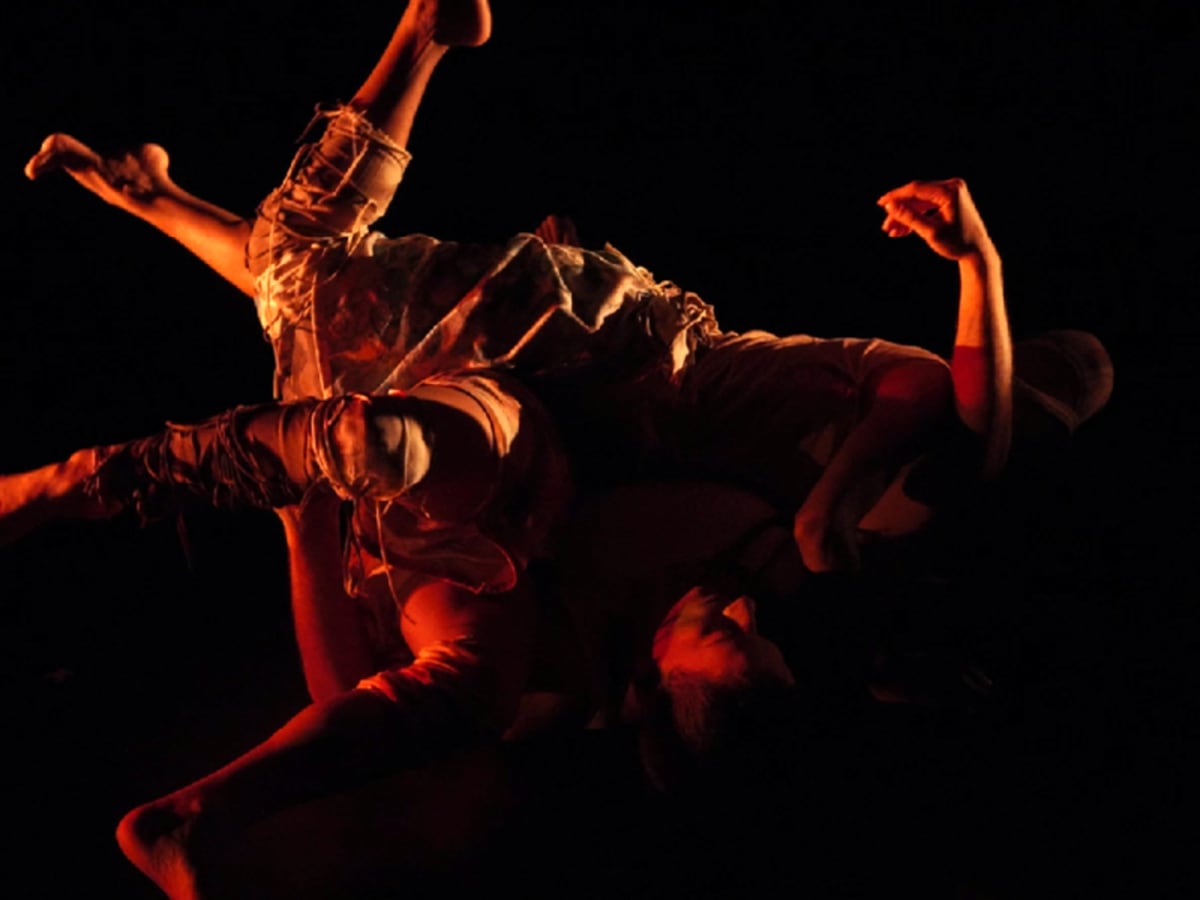 Danseurs dans la pénombre