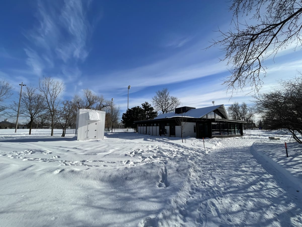 Cabanon et chalet du parc de la Louisiane