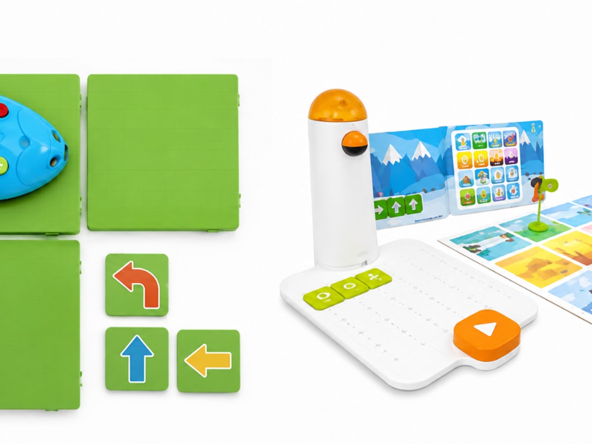 Ensemble de petits robots éducatifs, de tuiles de jeu et d’une télécommande colorée conçus pour apprendre les bases de la programmation par le jeu. L’image met en valeur une activité ludique d’initiation à la robotique, au raisonnement logique et à la résolution de problèmes.