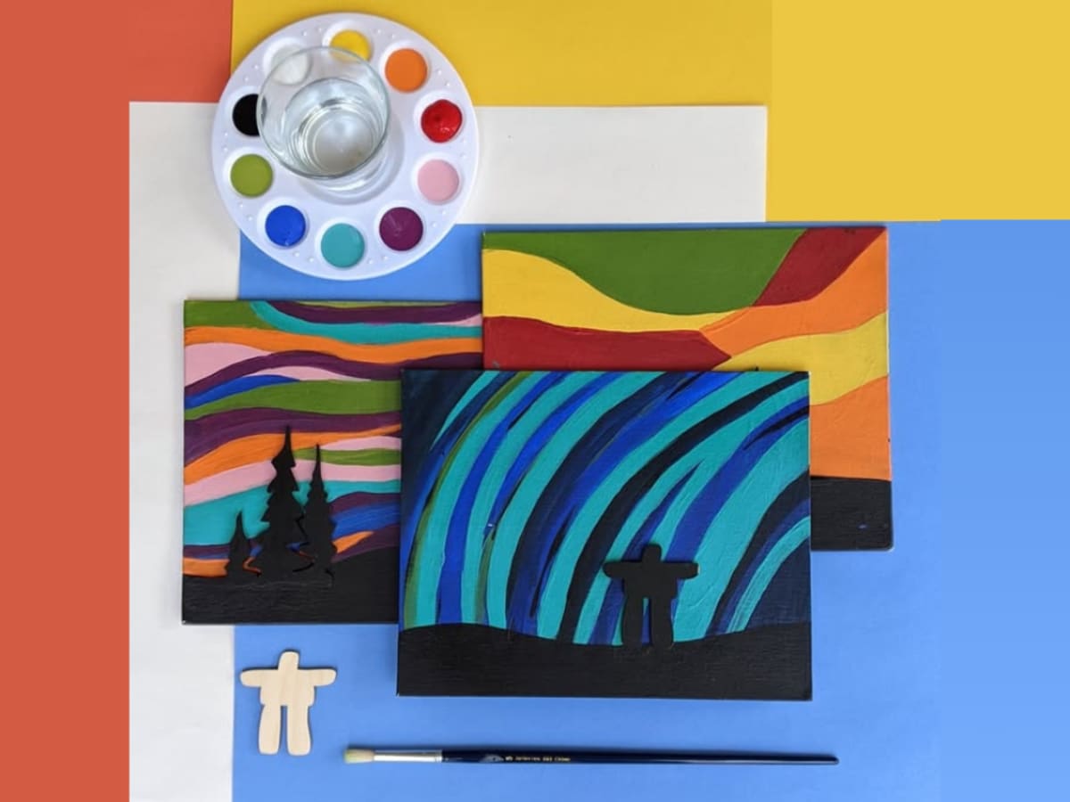 Photo de peintures d'aurores boréales avec un paysage noir qui se superpose.
