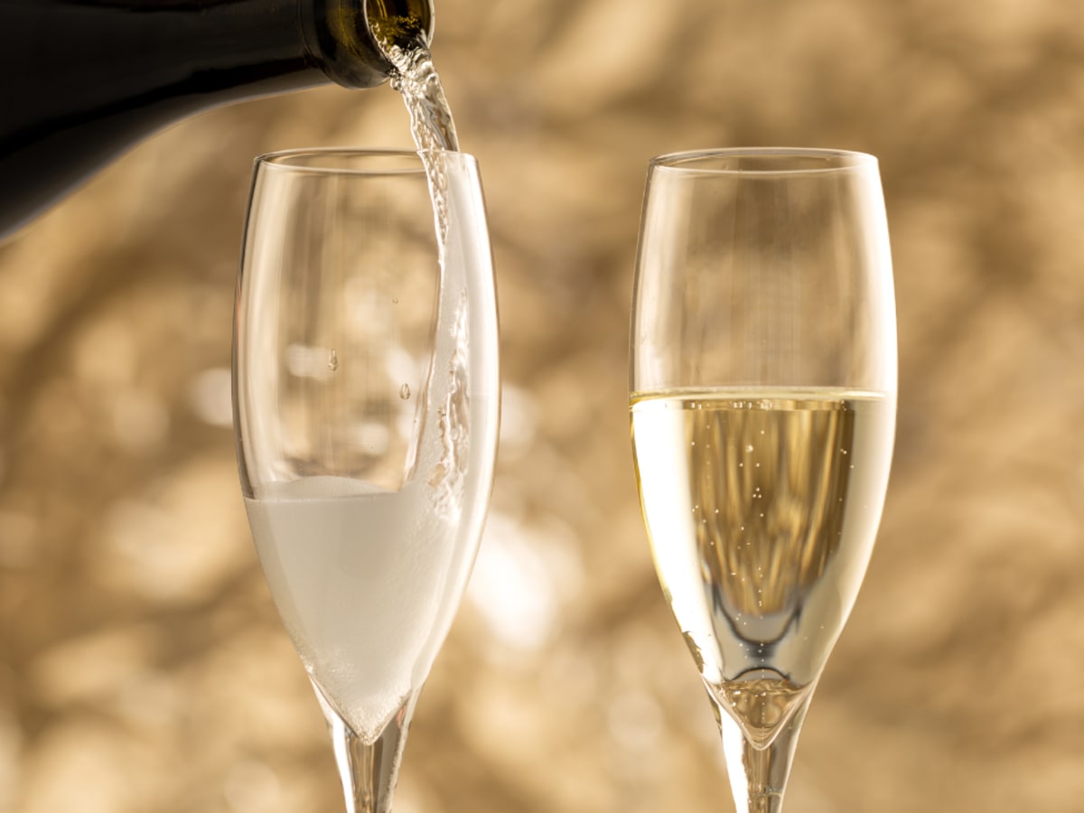deux verres de vin mousseux