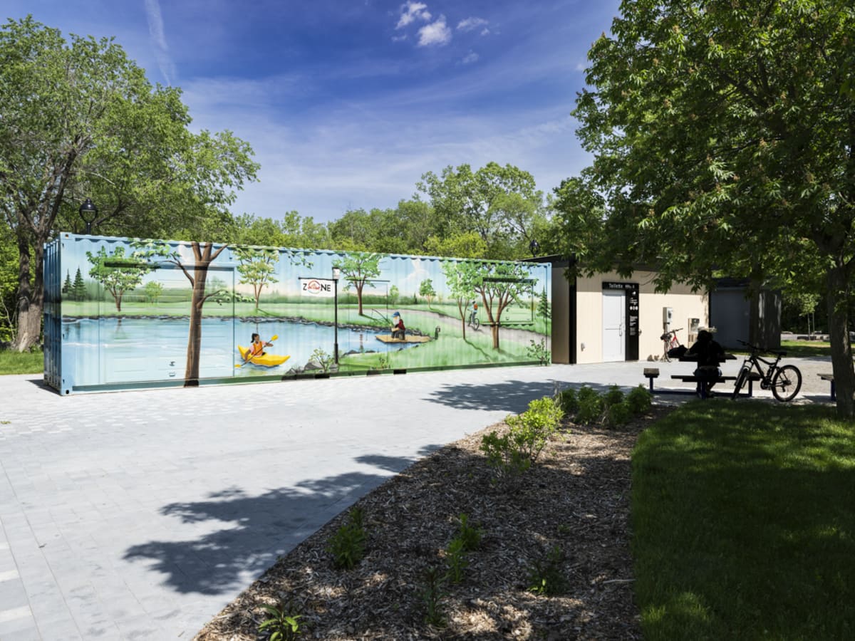 Conteneur et nouveau bloc sanitaire du parc des Cageux