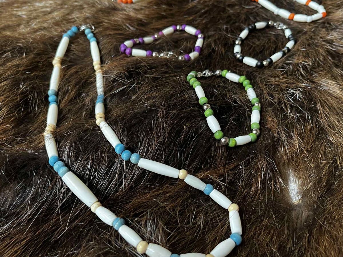 Création de bijoux wendat&nbsp;