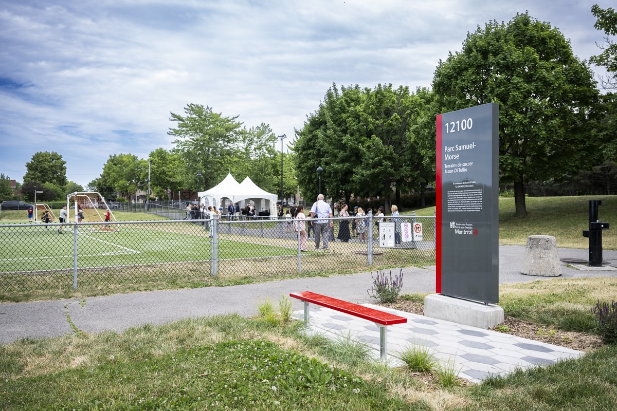 Stèle terrains de soccer Jason Di Tullio