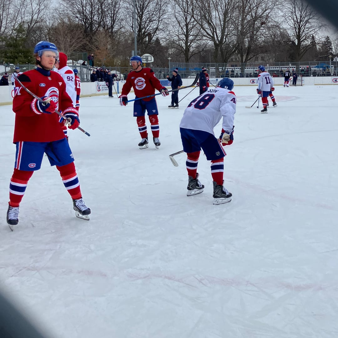 Les joueurs des Canadiens de Montréal à la patinoire Bleu Blanc Bouge