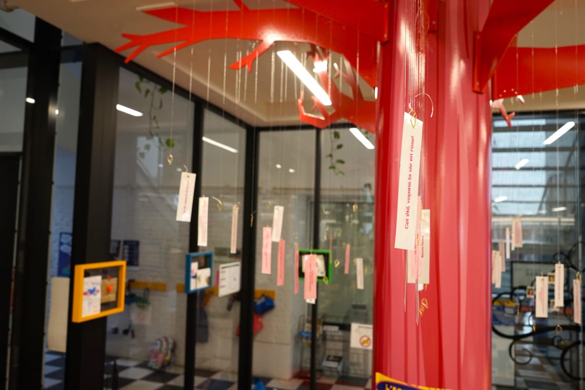 Bibliothèque Elgar à L'Île-des-Sœurs et son projet collaboratif d'arbre rose en 2024.JPG (2.95 Mo)