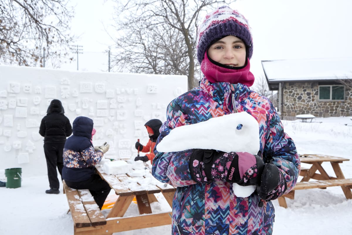 L'hiver en fête à Anjou 2026 - Mur de sculpture sur neige
