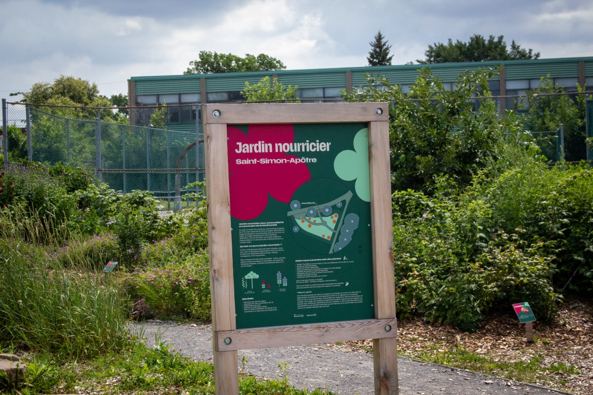 Panneau descriptif du jardin nourricier du parc Saint-Simon-Apôtre