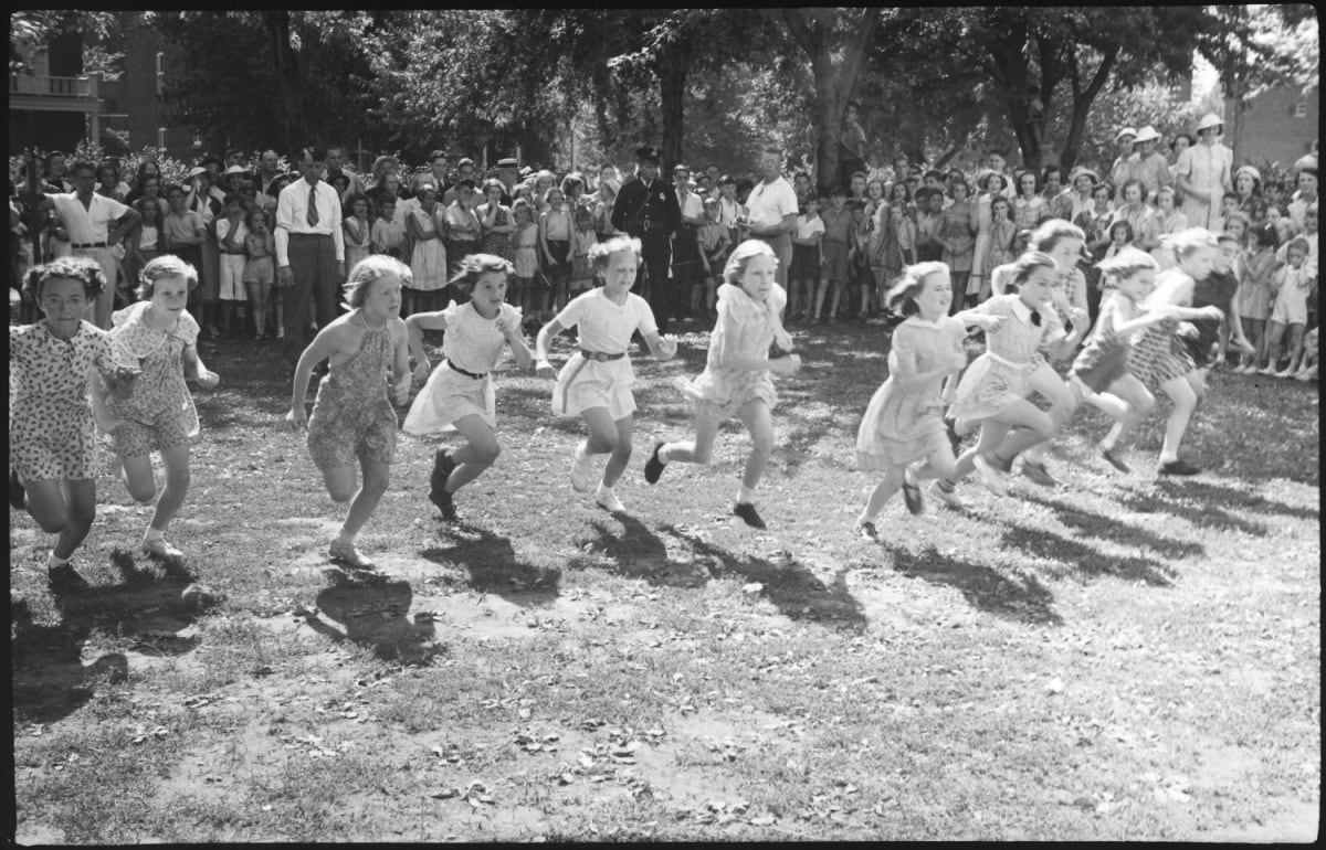 Photos d'archives. De jeunes filles font la course au parc NDG
