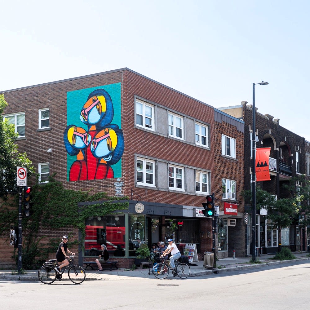 Les Trois Grâces au 2296 avenue du Mont-Royal par l’artiste Laborna avec MU