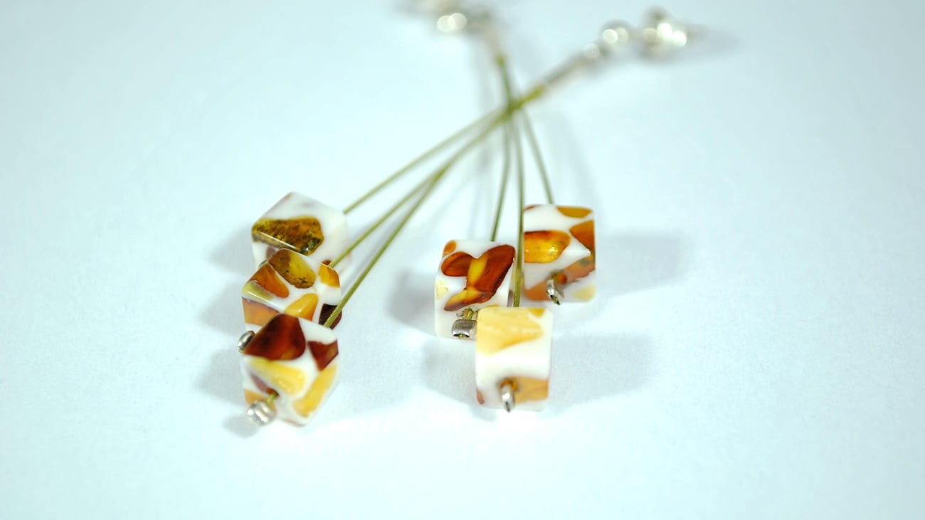 Atelier de fabrication de boucles d’oreilles avec Zwina bijoux