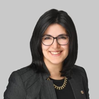 Portrait de Anastasia Assimakopoulos, conseillère municipale de Dollard-des-Ormeaux