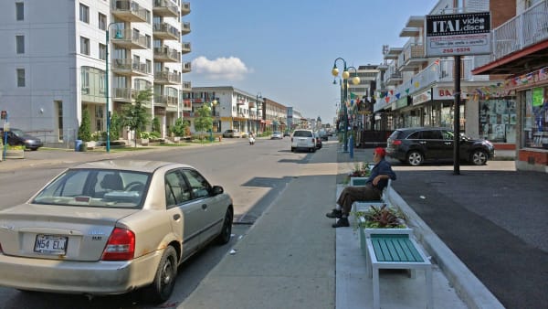 La rue Jean-Talon est dans l'arrondissement Saint-Léonard à Montréal.