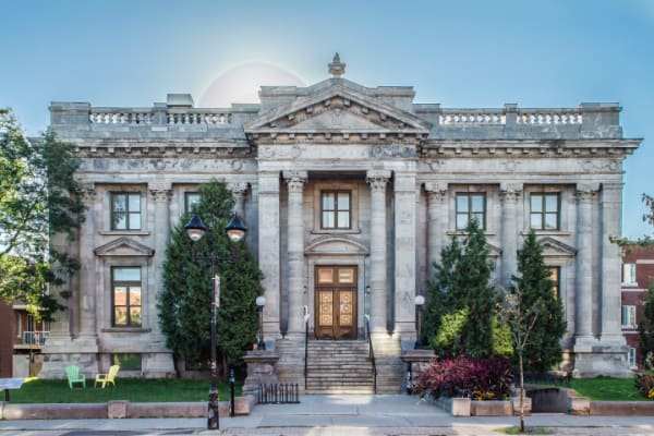 Façade de la bibliothèque Maisonneuve