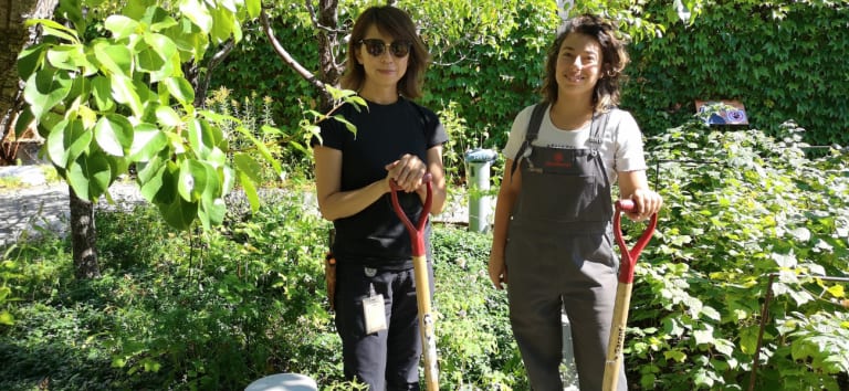 Mutsuko et Josiane, jardinières passionnées de Ville-Marie.