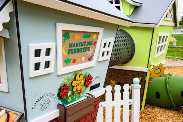 Maisonnette du nouveau module de jeux au parc Pasquale-Gattuso 