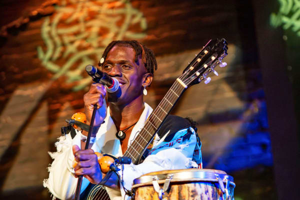 homme chante