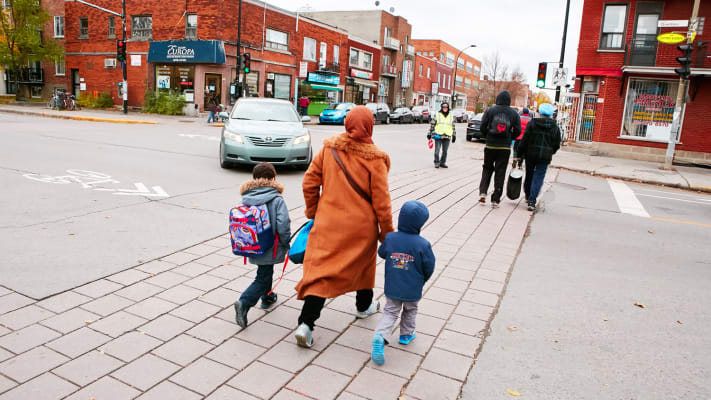 Traverse piétonne texturée sur la rue Saint-Roch (VSP)