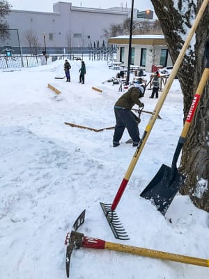 De l’équipement a été fourni aux citoyen-ne-s pour entretenir le parc comme bon leur semble.