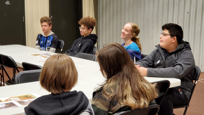 Les jeunes ont présenté leurs besoins et attentes pour créer une maison de jeunes qui leur ressemble.