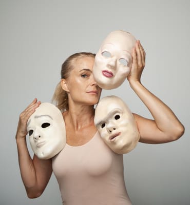 Anana Rydvald et des masques