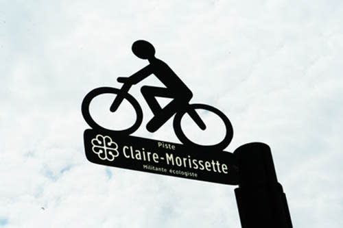 Enseigne de la piste cyclable Claire Morissette