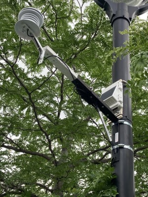 Station de mesure de la température de l’air et de l’humidité installée à Montréal