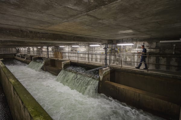 Lieu où l'eau est pompée avant le début du traitement