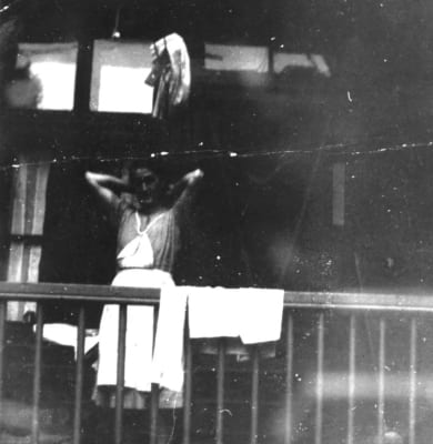 Jeune ménagère, 1471, rue Cuvillier