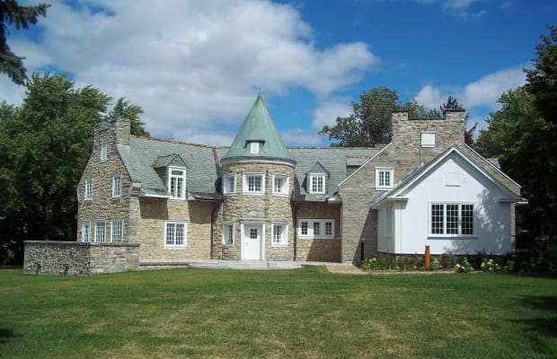 Maison Brunet, vue d'ensemble, à louer au parc-nature du Cap-Saint-Jacques.