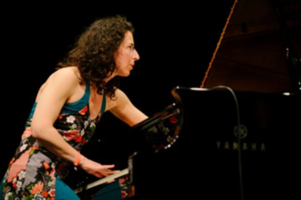 La musicienne Marianne Trudel au piano