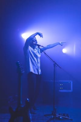 Musicien sur scène.