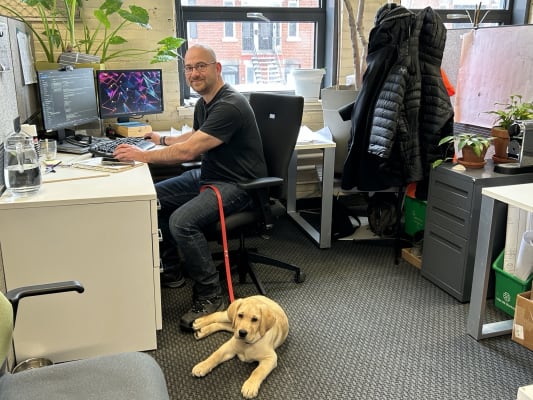 Fabrice et Trek au bureau