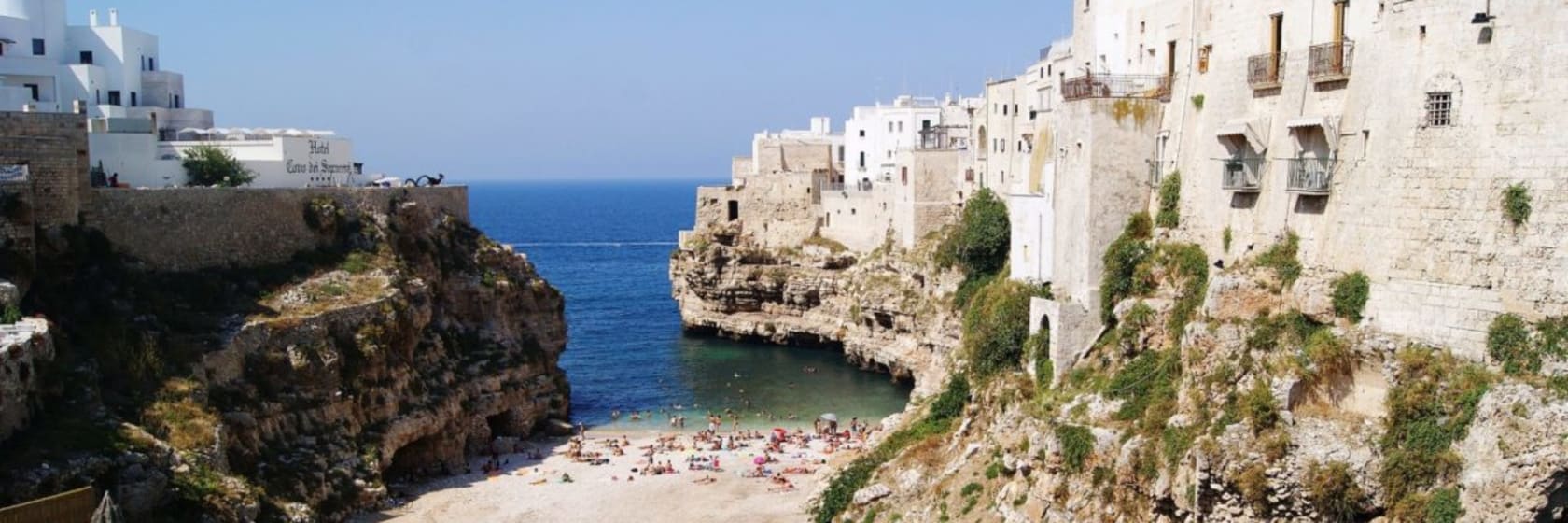 Udsigt over stranden ved Polignano al Mare