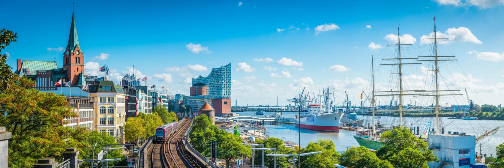 Udsigt over Hamborg og Elben med Elbphilharmonie, St Pauli og Landungsbrucken