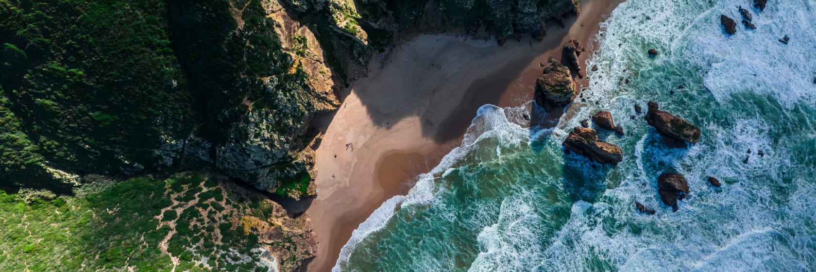Droneudsigt over Atlanterhavskysten ved Portugal, Cabo da Roca