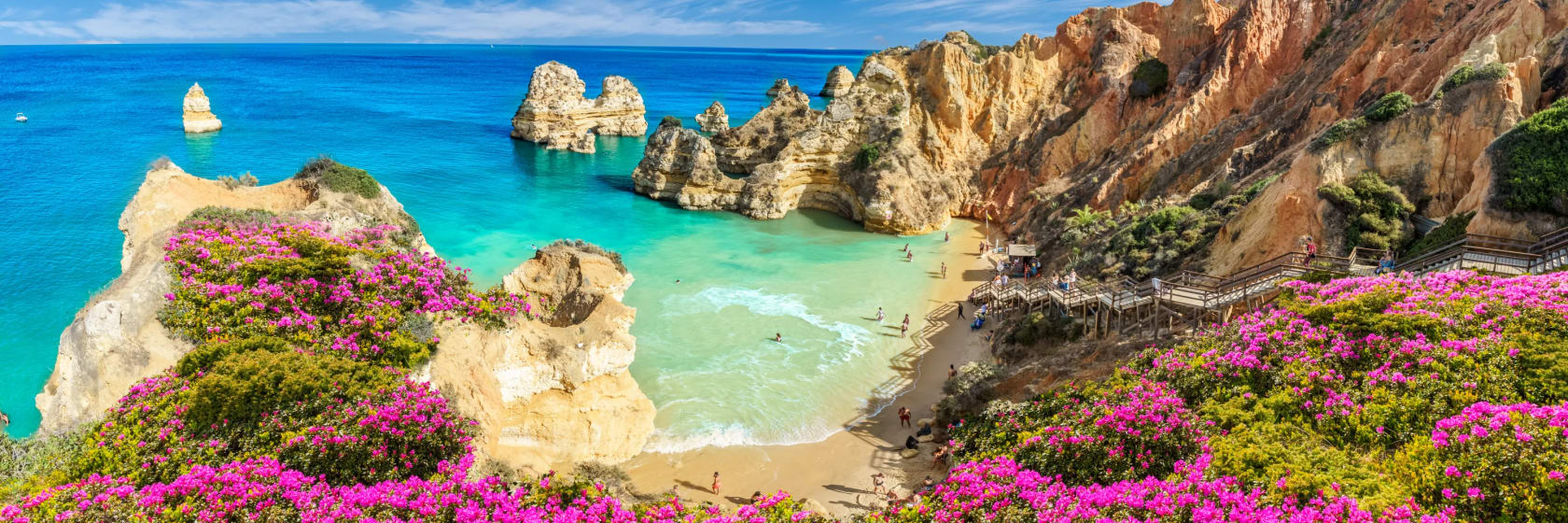 Landskab med Praia do Camilo, bermt strand i Algarve, Portugal