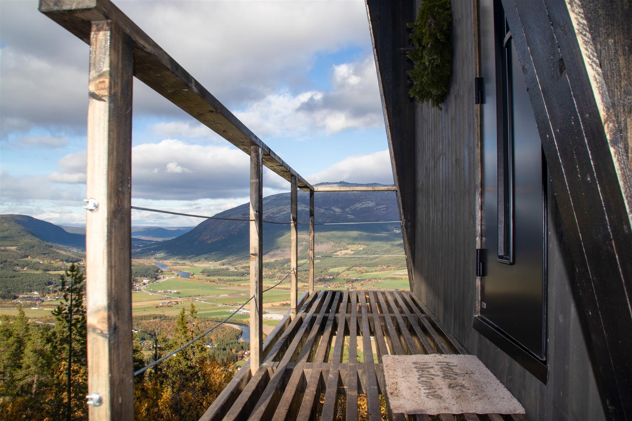 Baugsberget Fjelltopphytter Trehytte Alvdal Fjellstua Inngang