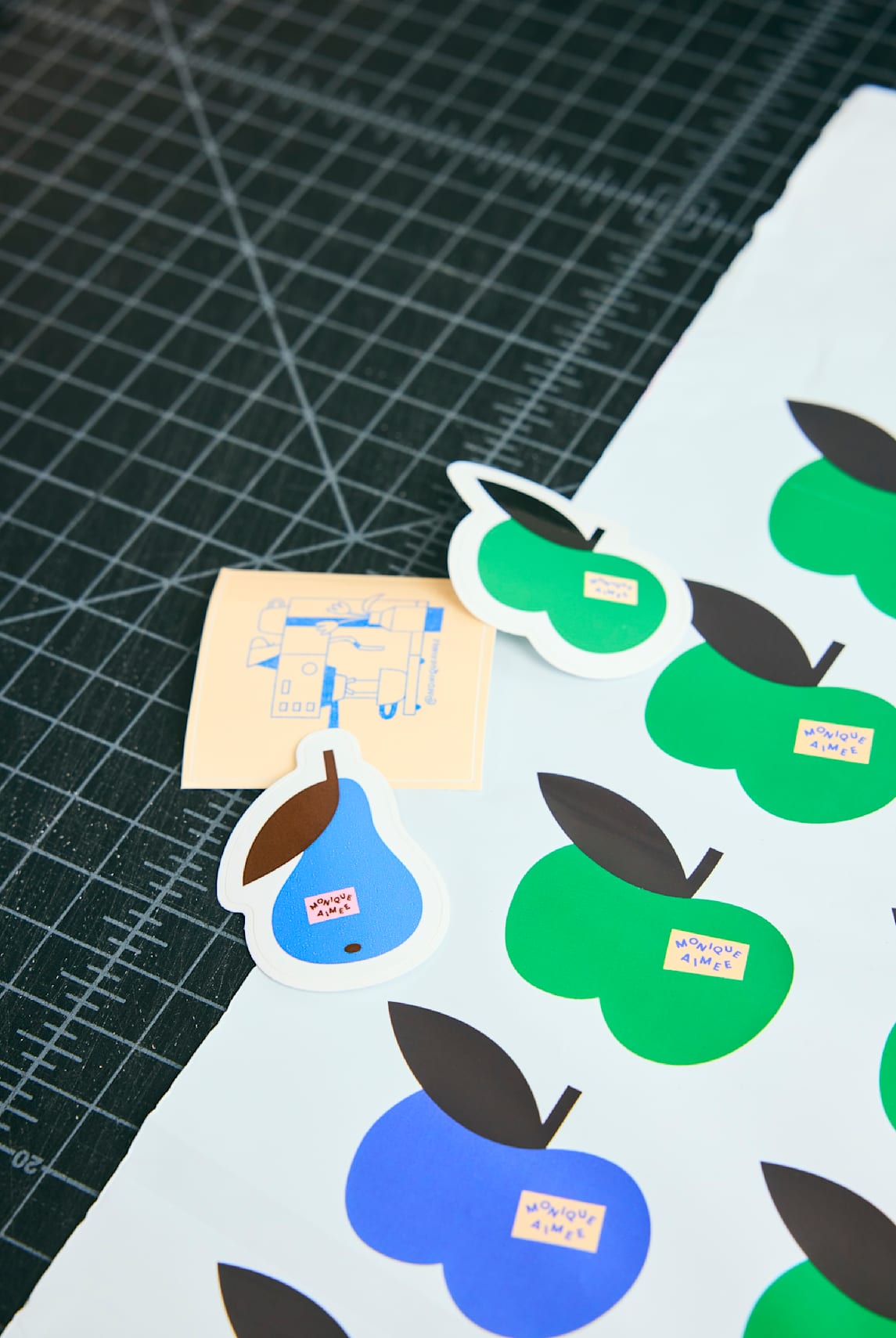 Design elements including a cutting board and apple-shaped logo stickers