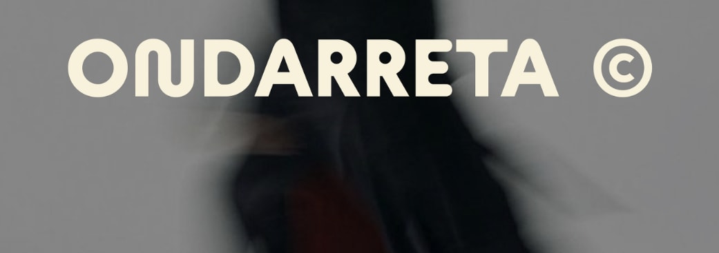 Logodesign in luxuriösen neutralen Tönen