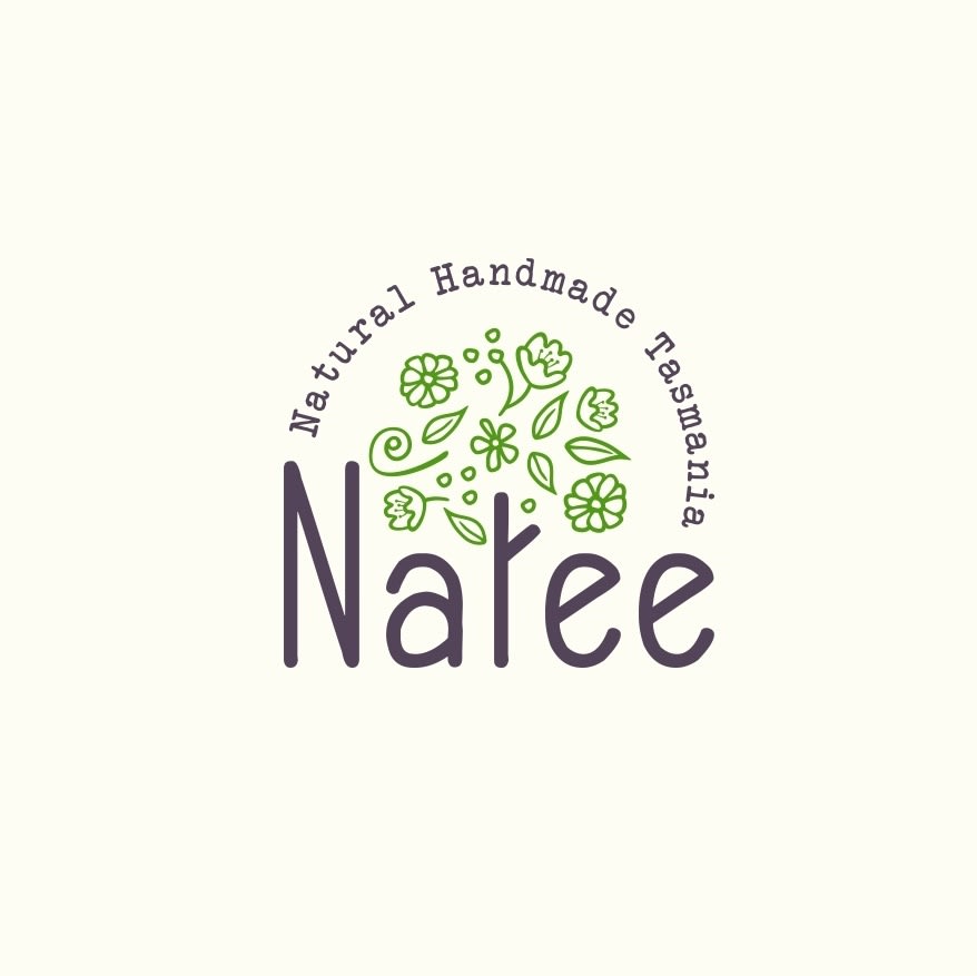 round logo with the letter &ldquo;t&rdquo; in &ldquo;Natee&rdquo; illustrated as a tree trunk with green leaves and flowers floating above it