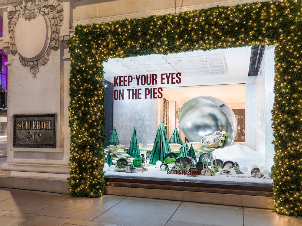 Vitrine du magasin Selfridges décorée pour les fêtes