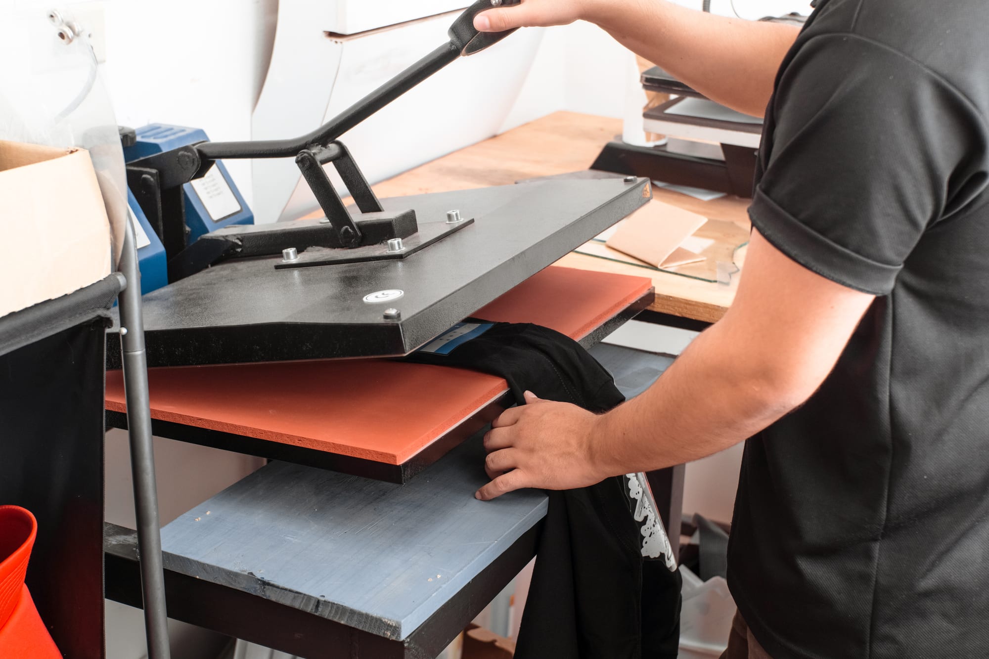 Putting a photo on a T-shirt using the sublimation printing method
