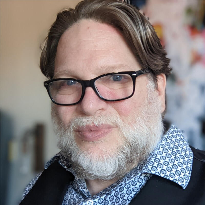 A head shot of digital marketing expert Chris Brogan.