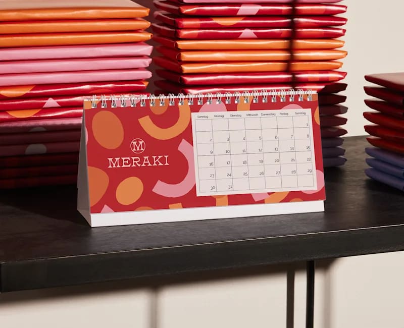 Ein personalisierter Tischkalender mit Unternehmensbranding