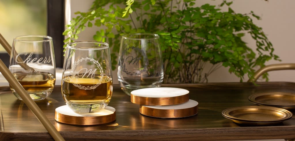 Set of engraved stemless glasses