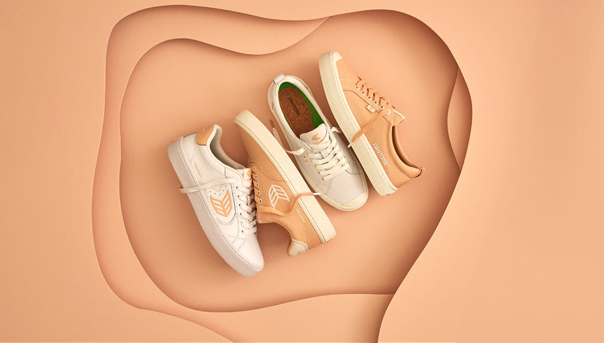 Cariuma sneakers in the Pantone Color of the Year 2024, Peach Fuzz
