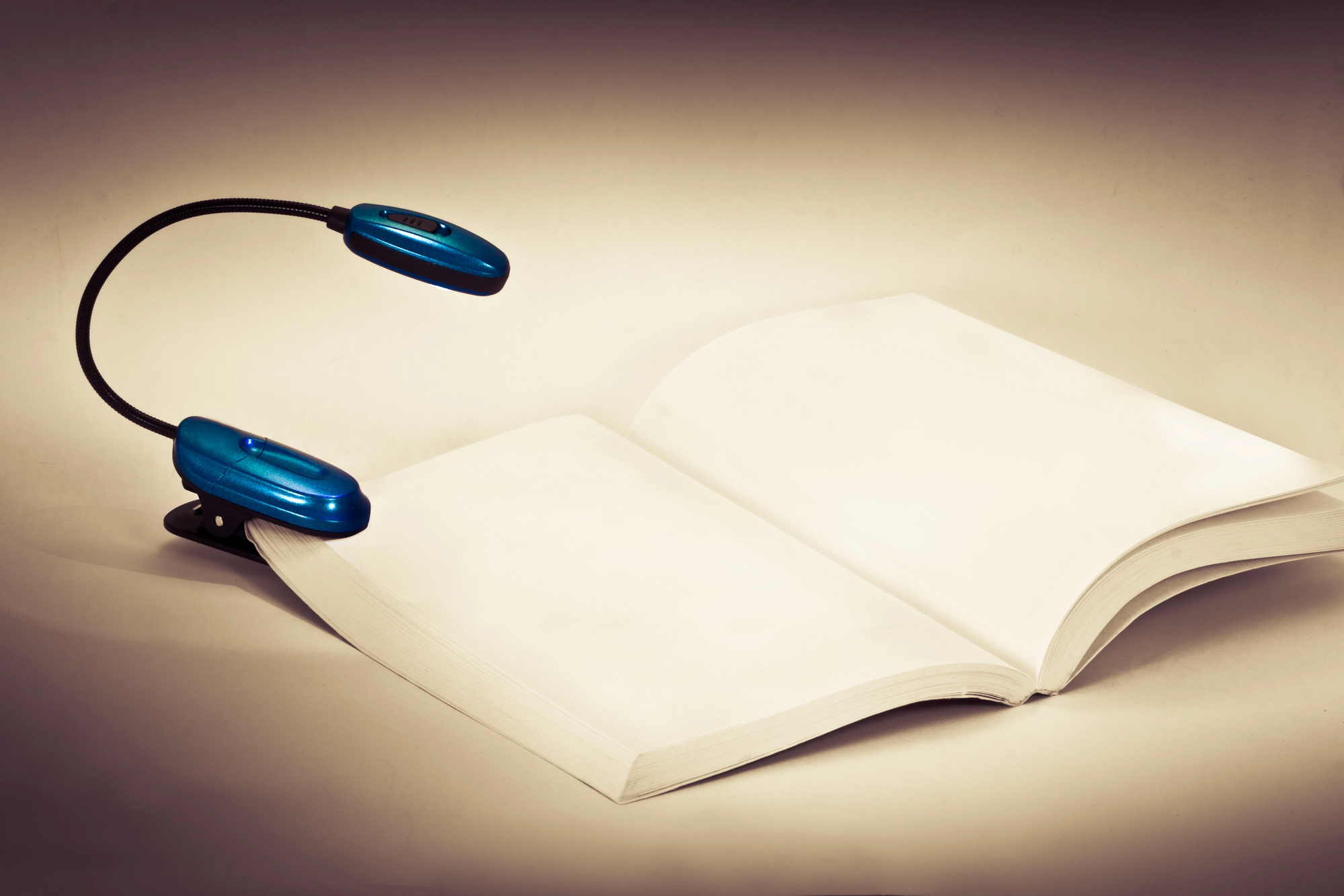Portable reading light for books