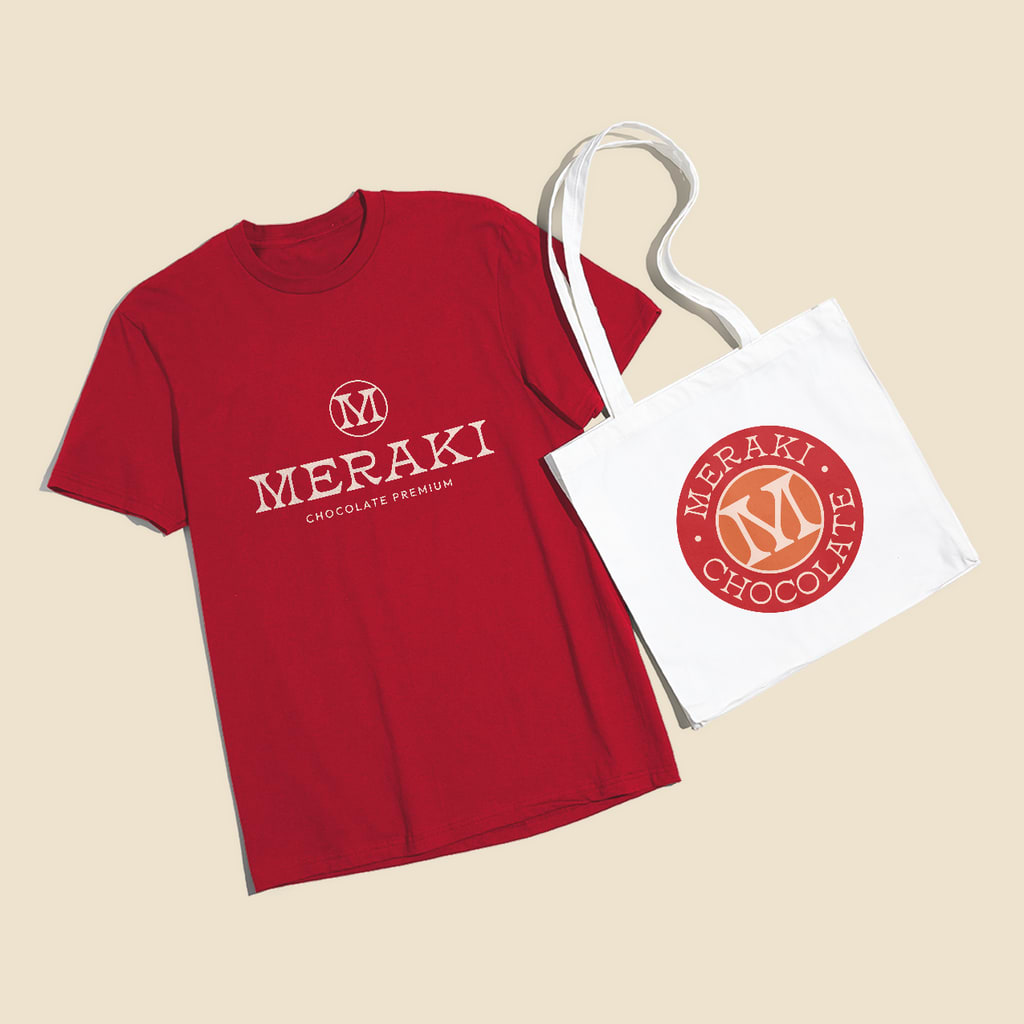 T-shirt color in deep red